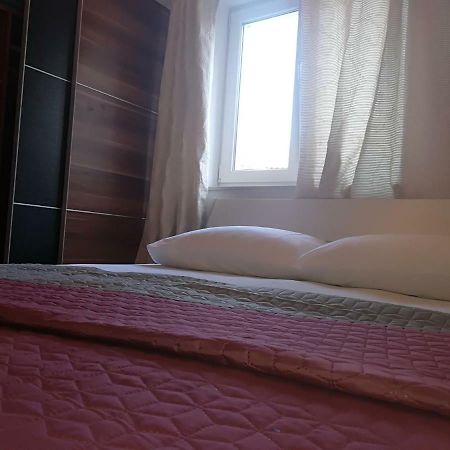 Apartman Brzovic Омиш Экстерьер фото