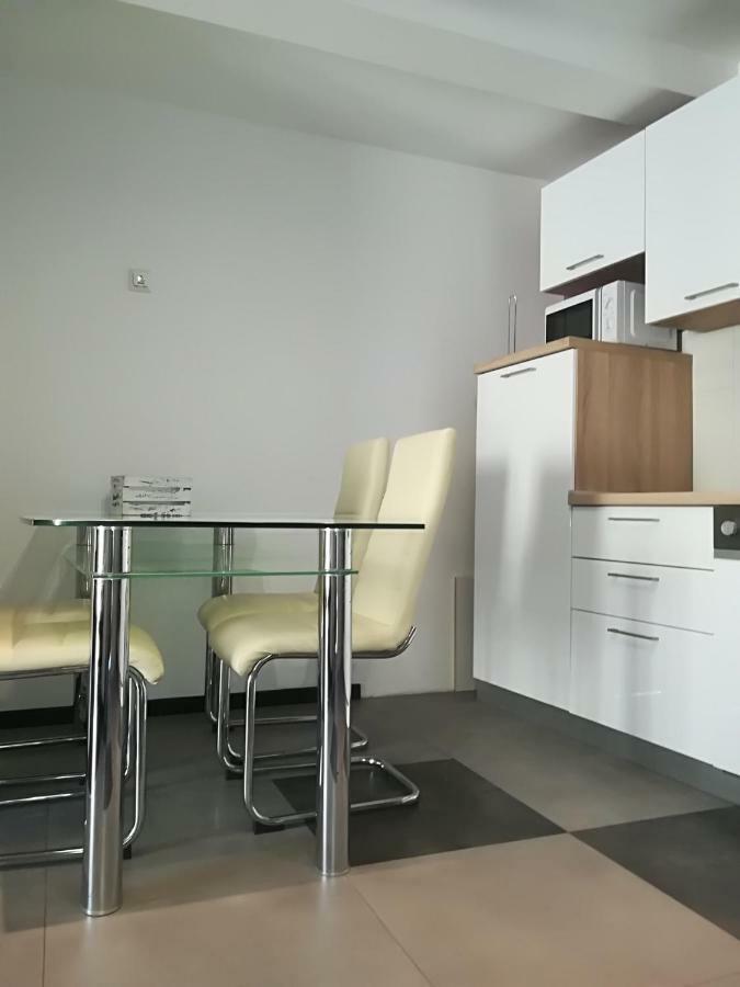 Apartman Brzovic Омиш Экстерьер фото