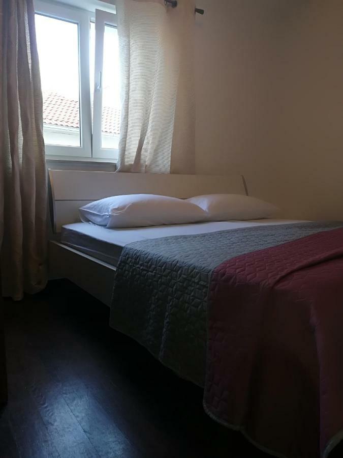 Apartman Brzovic Омиш Экстерьер фото